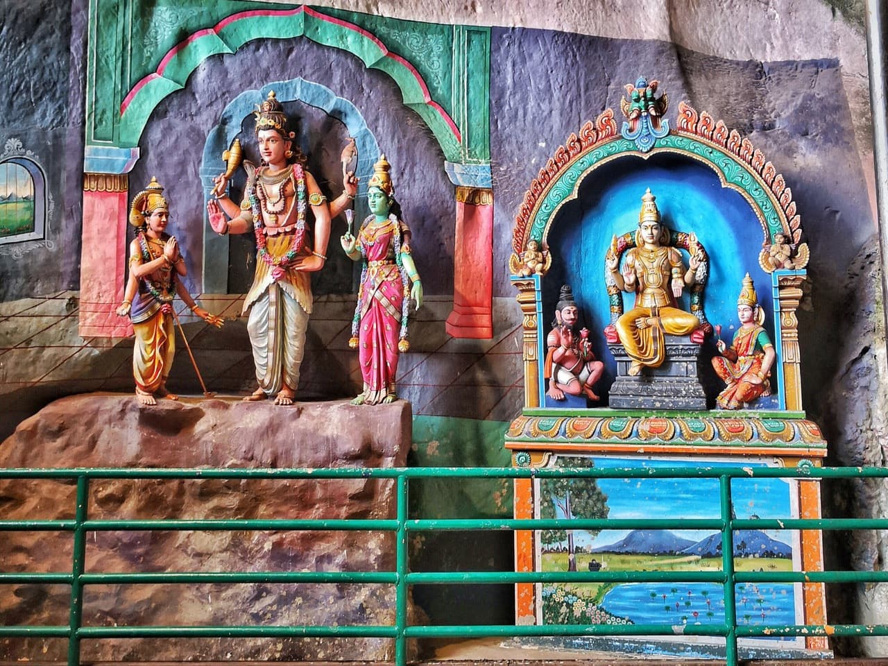 Genting Highlands and Batu Caves Full-Day Tour from Kuala Lumpur - image 9